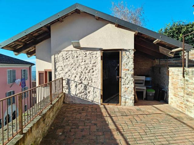Casa indipendente in vendita a Monforte d'Alba CN