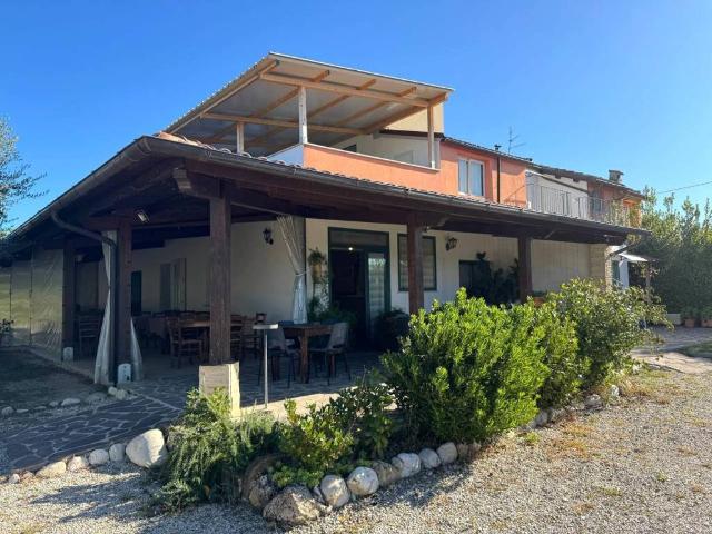 Casa indipendente in vendita a Monsampolo del Tronto AP