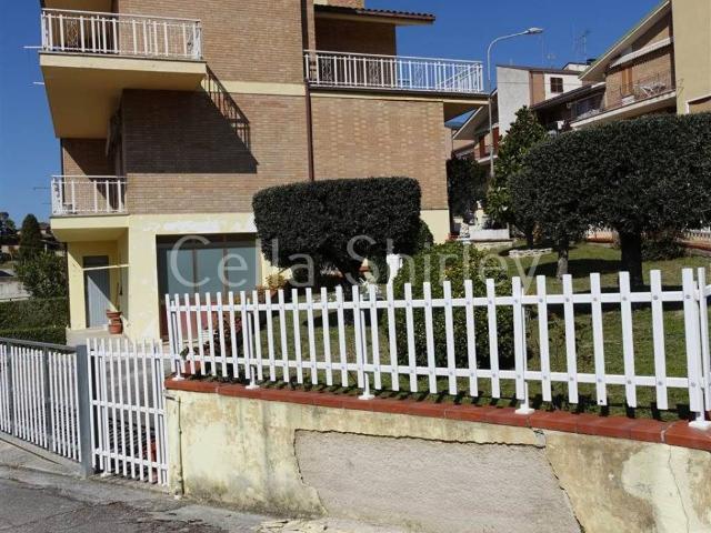 Casa indipendente in vendita a Montottone FM
