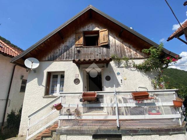 Casa indipendente in vendita a Montoggio GE