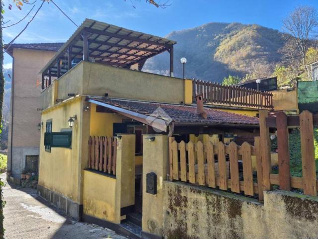 Casa indipendente in vendita a Montoggio GE