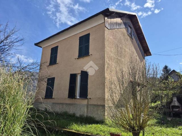Casa indipendente in vendita a Montoggio GE