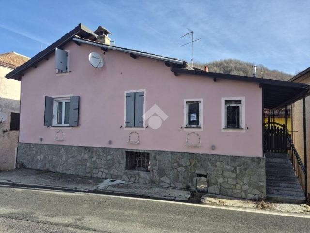 Casa indipendente in vendita a Montoggio GE