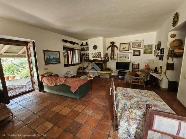 Casa indipendente in vendita a Montopoli di Sabina RI