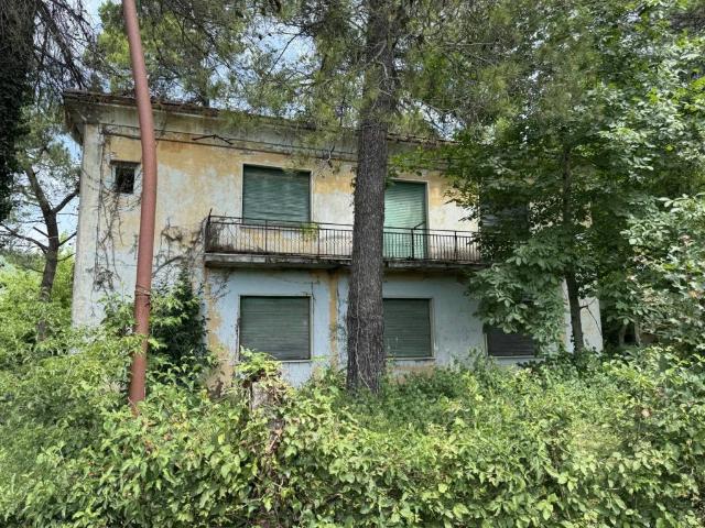 Casa indipendente in vendita a Montorio al Vomano TE