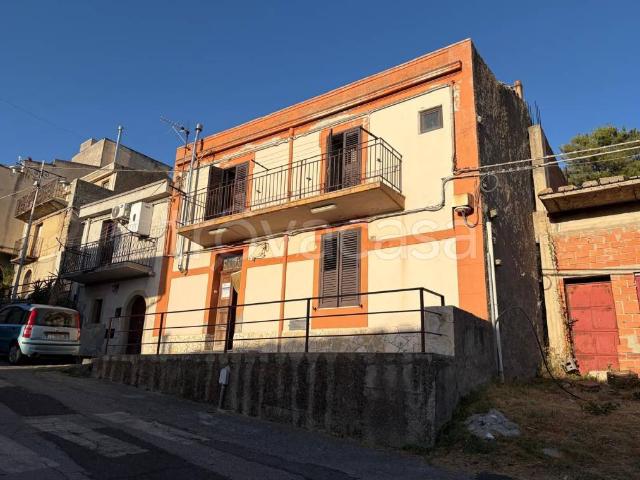 Casa indipendente in vendita a Montalbano Elicona via Principale, 81