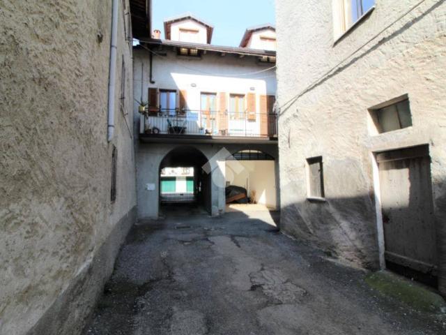 Casa indipendente in vendita a Montalto Dora TO