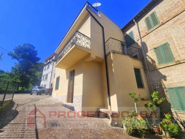 Casa indipendente in vendita a Montalto delle Marche AP