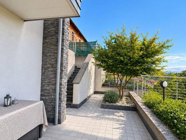 Casa indipendente in vendita a Montano Lucino CO