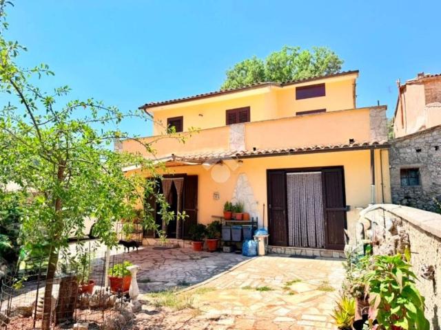 Casa indipendente in vendita a Montasola RI