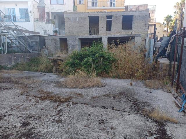 Casa indipendente in vendita a Monte di Procida NA