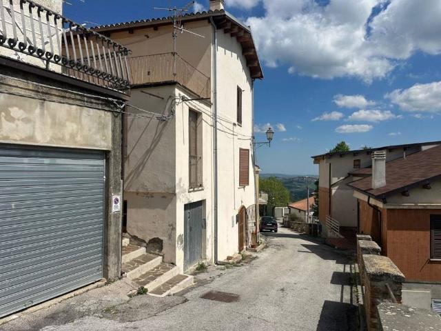 Casa indipendente in vendita a Montebello di Bertona PE