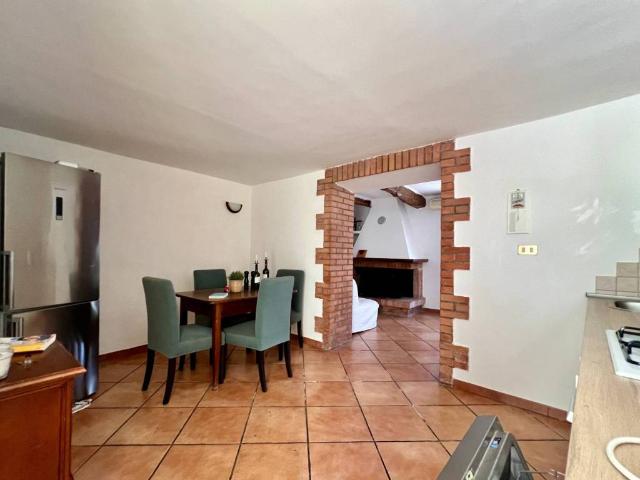 Casa indipendente in vendita a Montebuono RI