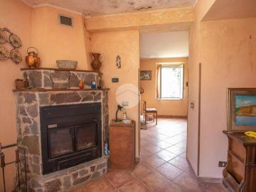 Casa indipendente in vendita a Montebuono RI