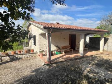 Casa indipendente in vendita a Montebuono RI