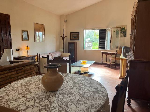 Casa indipendente in vendita a Montebuono RI