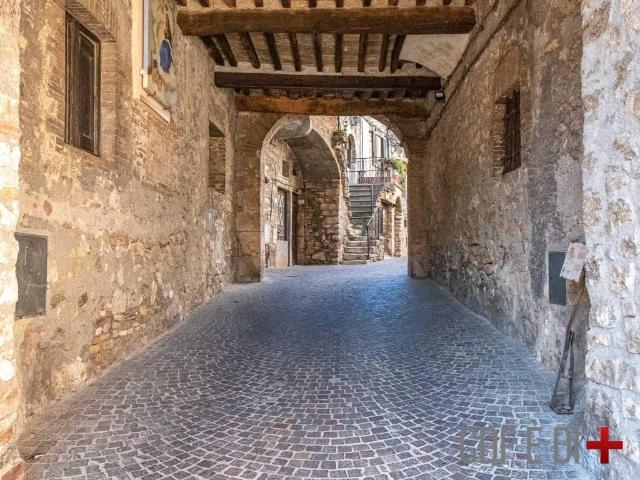 Casa indipendente in vendita a Montecchio TR