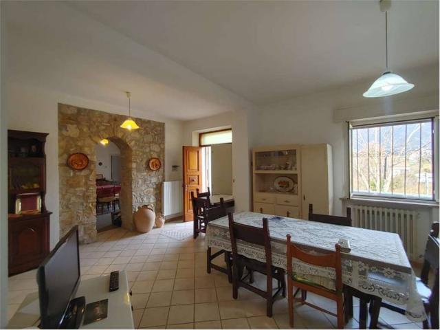 Casa indipendente in vendita a Montecchio TR