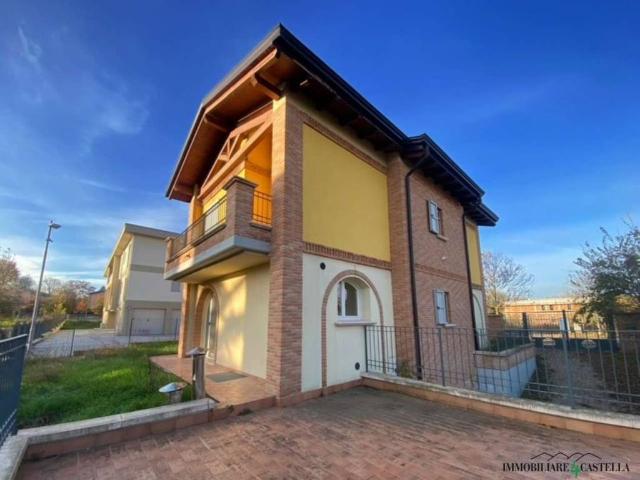 Casa indipendente in vendita a Montecchio Emilia RE
