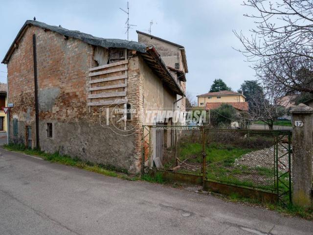 Casa indipendente in vendita a Montecchio Emilia RE