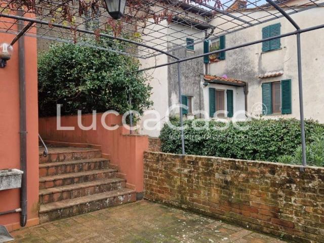Casa indipendente in vendita a Montecarlo LU