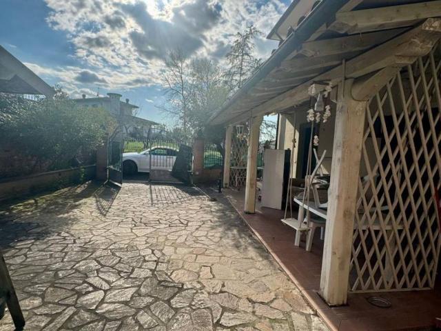 Casa indipendente in vendita a Montecarlo LU