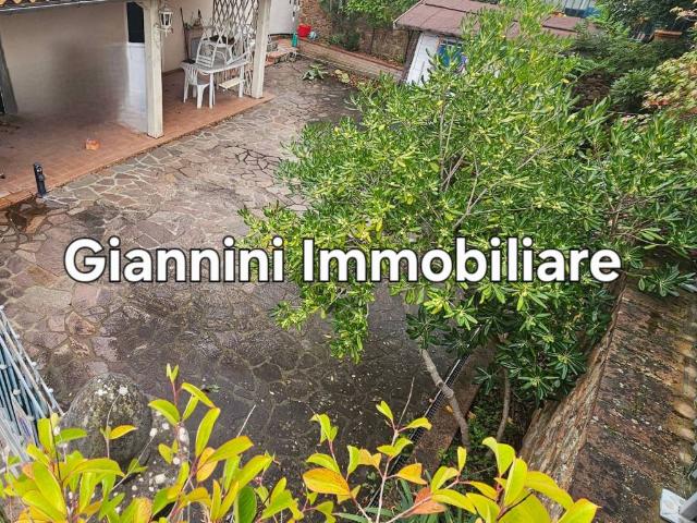 Casa indipendente in vendita a Montecarlo LU