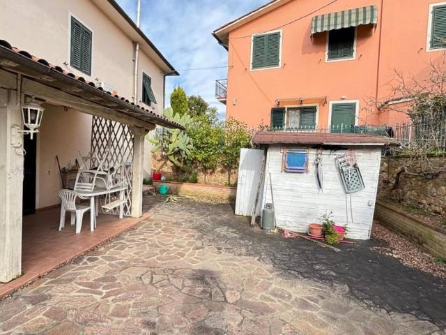 Casa indipendente in vendita a Montecarlo LU