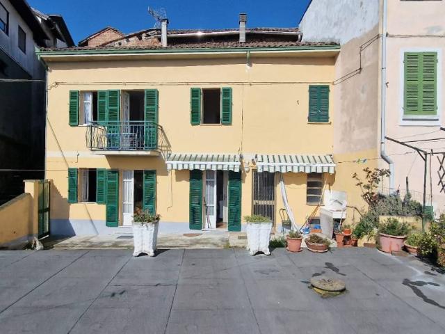 Casa indipendente in vendita a Montecastello AL