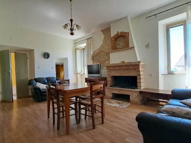Casa indipendente in vendita a Montecastrilli TR