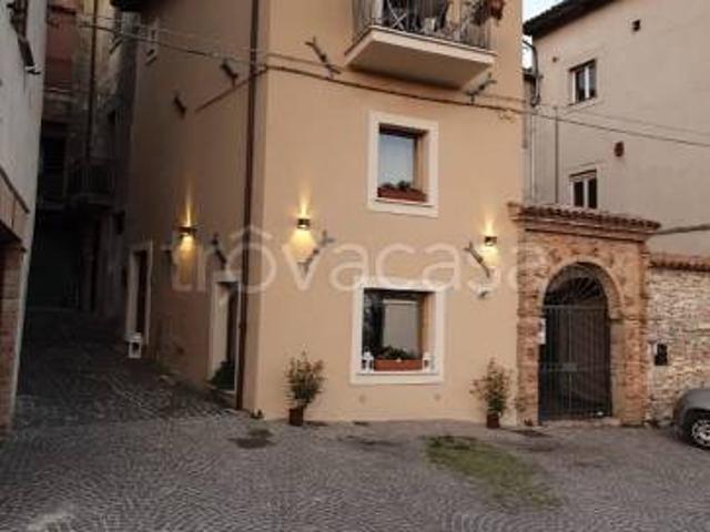Casa indipendente in vendita a Montecastrilli via della Chiesa, 5, Quadrelli