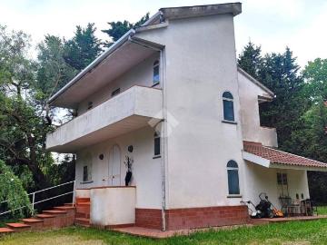 Casa indipendente in vendita a Montecorvino Rovella SA