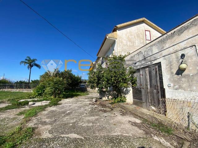 Casa indipendente in vendita a Montecorvino Rovella SA