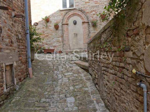 Casa indipendente in vendita a Montedinove AP