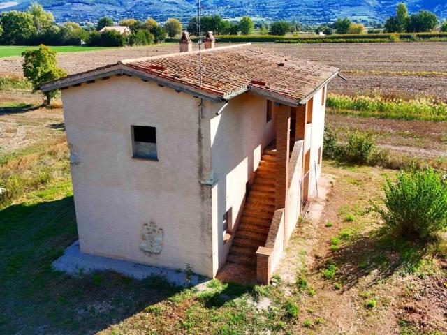 Casa indipendente in vendita a Montefalco PG