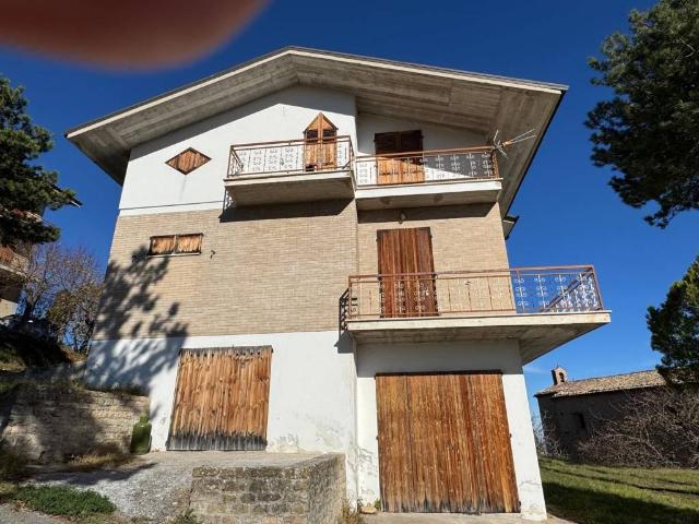 Casa indipendente in vendita a Montefalcone Appennino FM