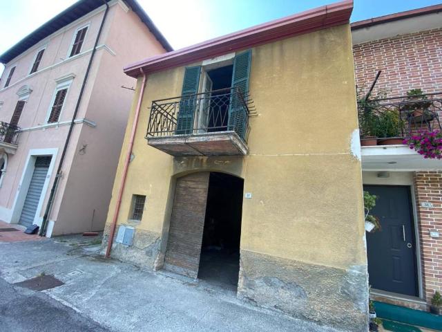 Casa indipendente in vendita a Montefranco TR
