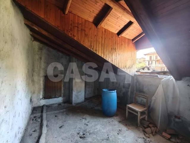 Casa indipendente in vendita a Montegrino Valtravaglia VA