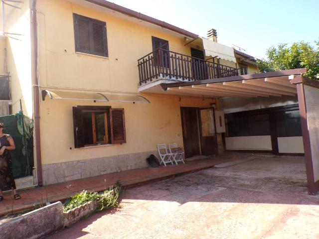 Casa indipendente in vendita a Monteleone Sabino RI