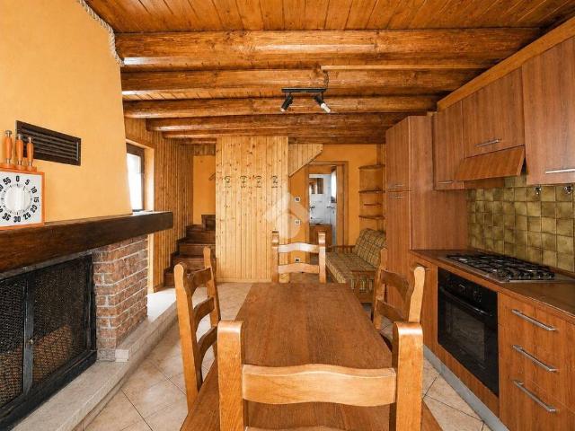Casa indipendente in vendita a Montemezzo CO
