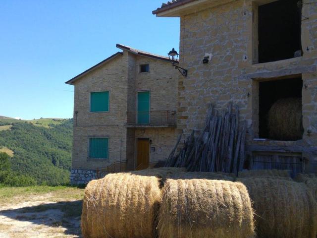 Casa indipendente in vendita a Montemonaco AP
