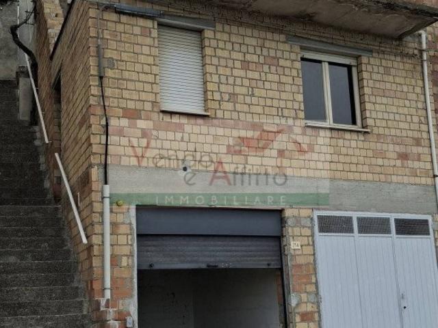 Casa indipendente in vendita a Montenero di Bisaccia CB