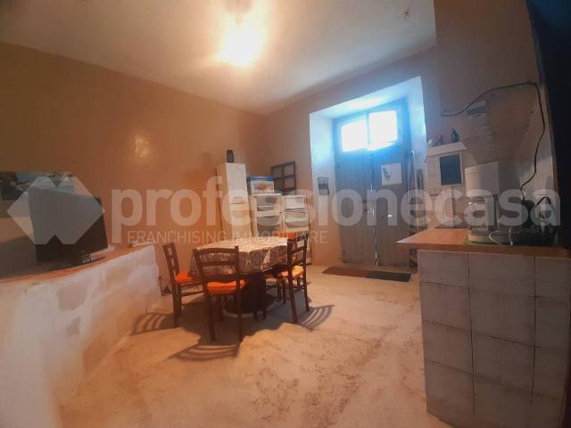 Casa indipendente in vendita a Montenero Val Cocchiara IS