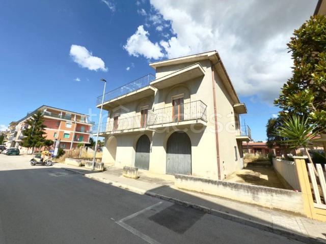 Casa indipendente in vendita a Monteprandone via Giovanni Pascoli, Centobuchi