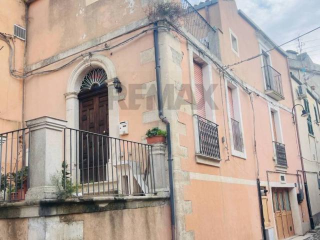 Casa indipendente in vendita a Monterosso Almo RG