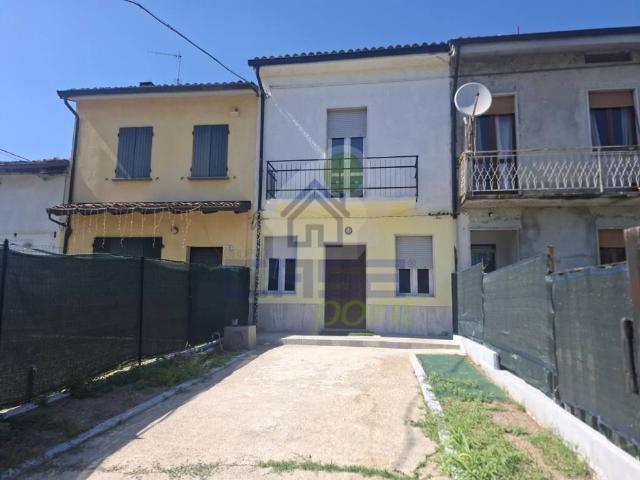 Casa indipendente in vendita a Monticelli d'Ongina PC