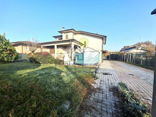 Casa indipendente in vendita a Monticelli d'Ongina PC