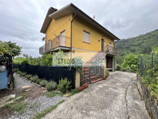 Casa indipendente in vendita a Montignoso