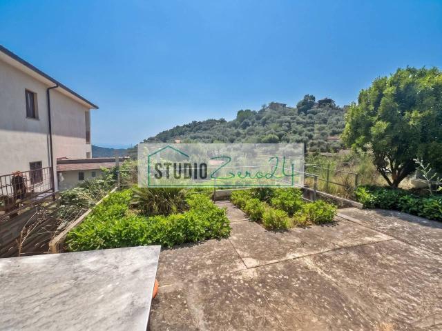 Casa indipendente in vendita a Montignoso