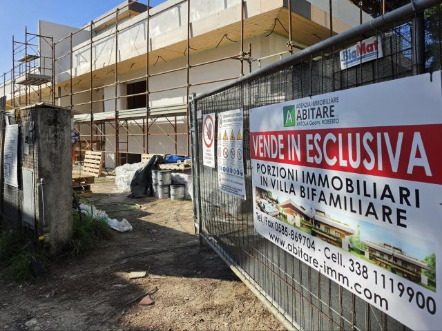 CASA INDIPENDENTE in VENDITA a MONTIGNOSO CINQUALE di 5 vani